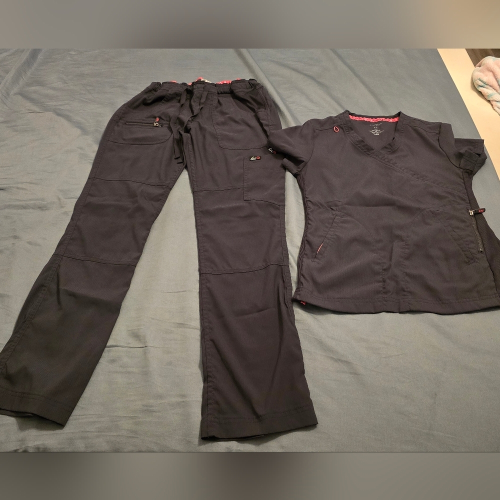 Koi Lite Scrub Set